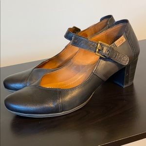 Pikolinos black Mary Janes